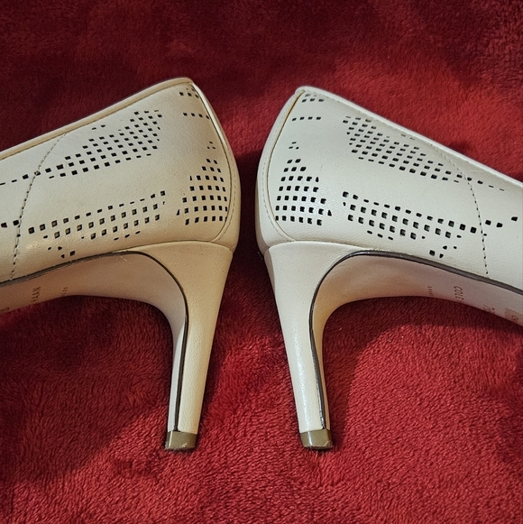 Cole Haan Cream/Light Tan Elegant Women's Pointy Toe Heels-Size 7.5 - Picture 6 of 8
